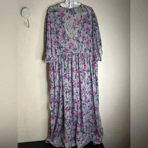 Sold Torrid Grey Floral Lurex Duster Kimono size 3X/4X - Picture 3 of 4